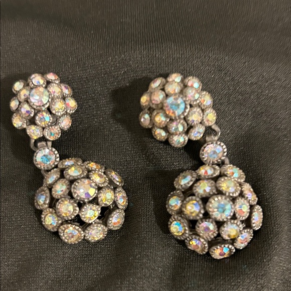 Jewelry - Elegant Silver Crystal Drop Earrings